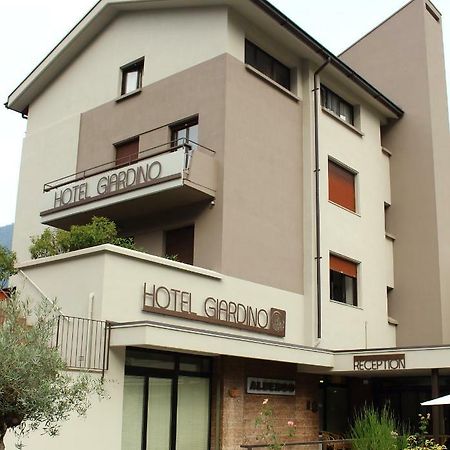 Hotel Giardino Брено Екстер'єр фото