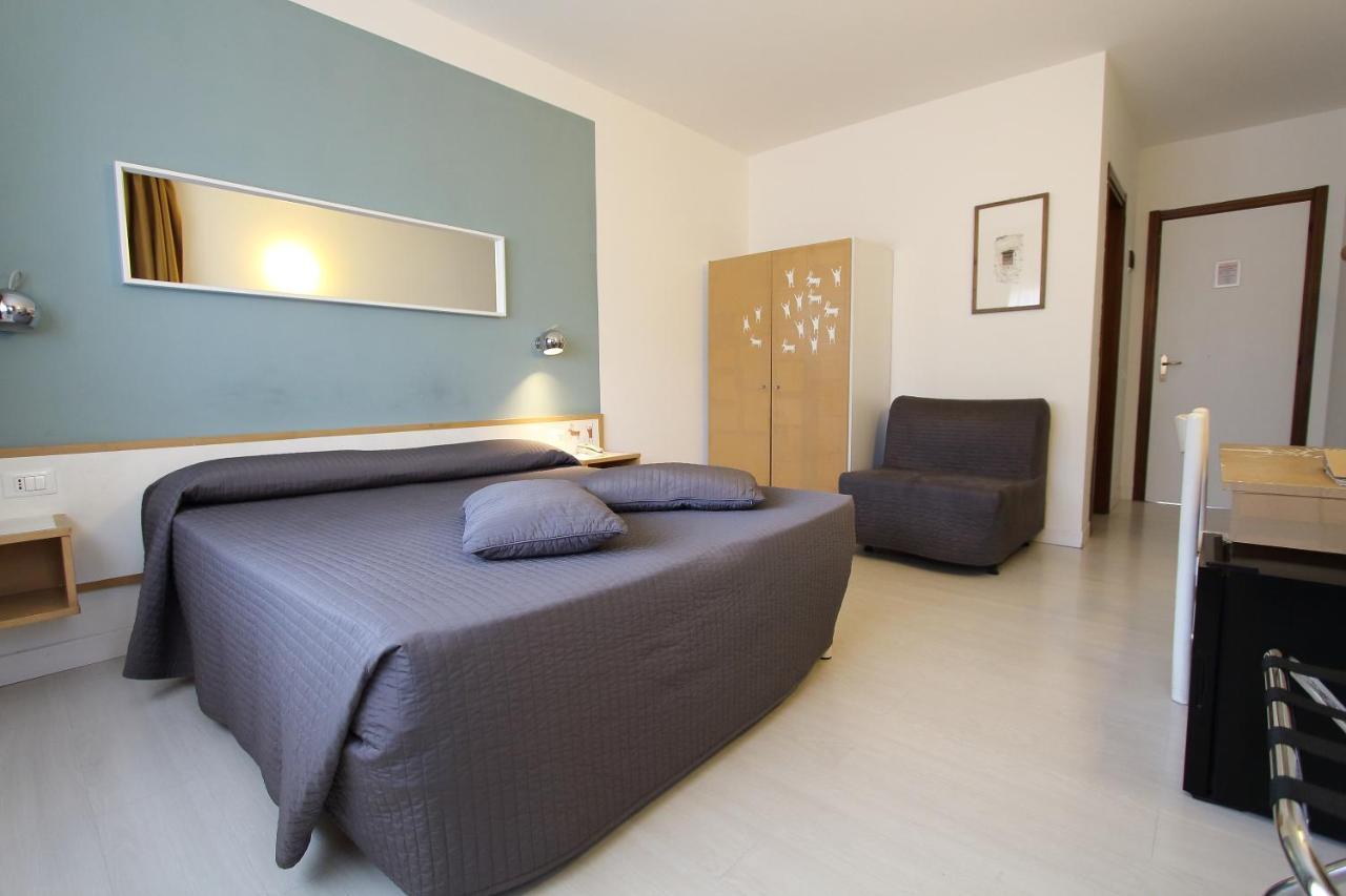 Hotel Giardino Брено Екстер'єр фото