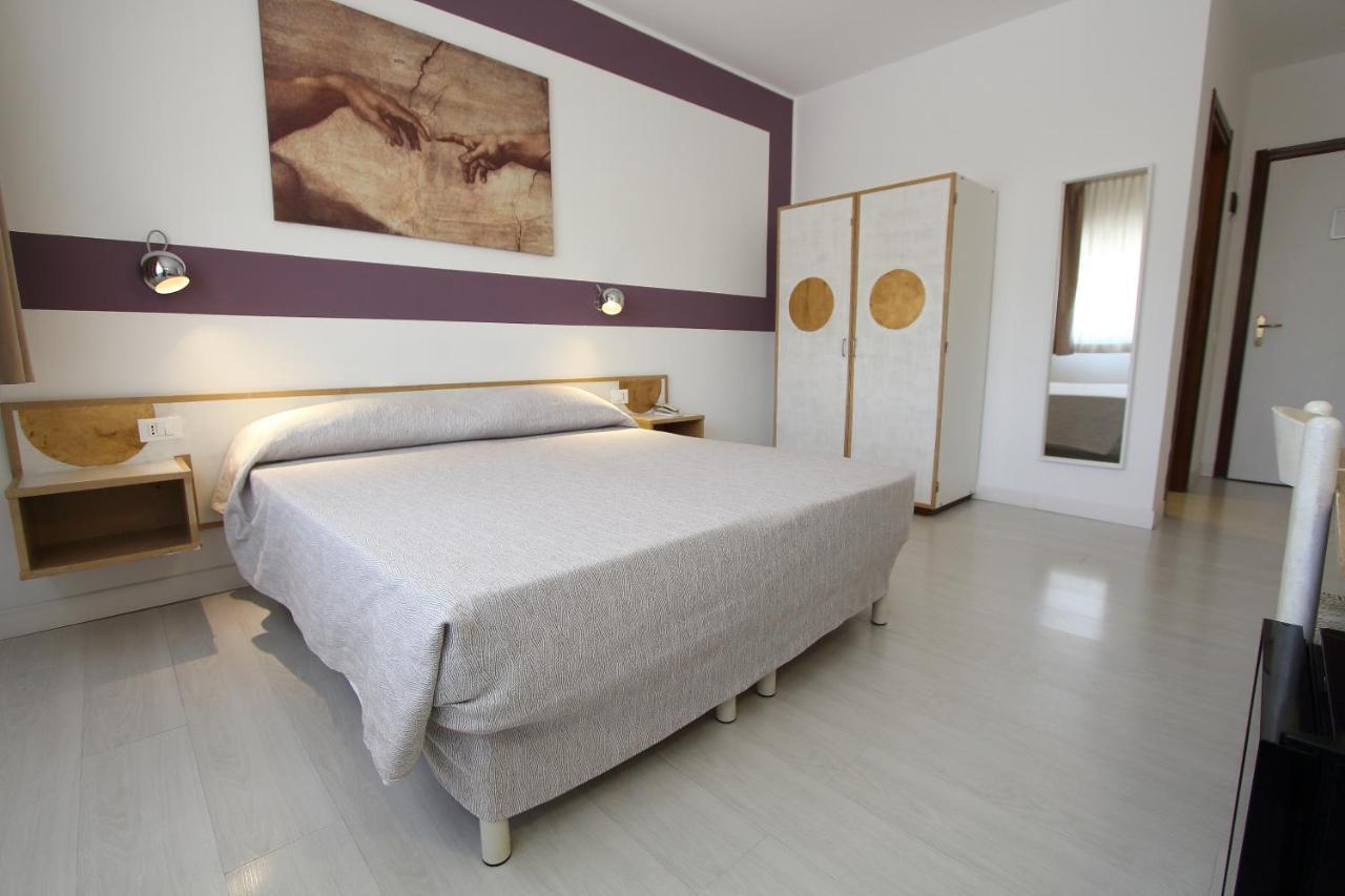 Hotel Giardino Брено Екстер'єр фото