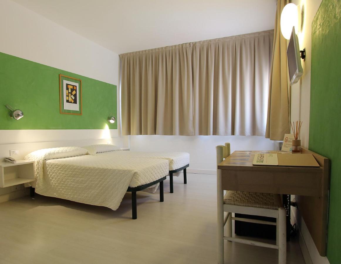 Hotel Giardino Брено Екстер'єр фото