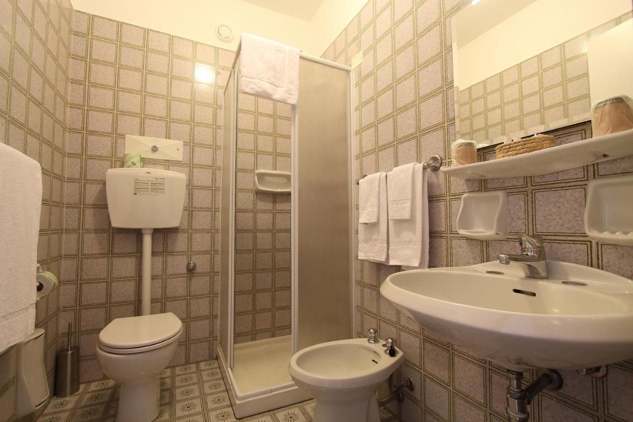 Hotel Giardino Брено Екстер'єр фото