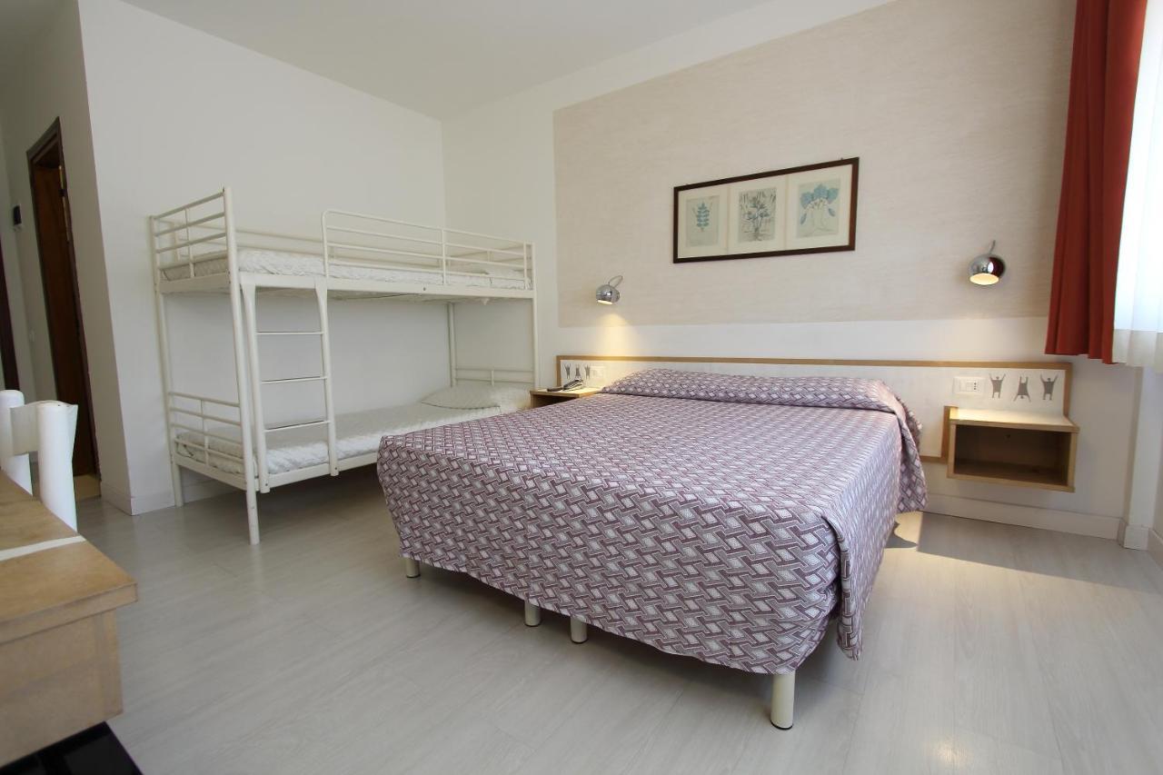 Hotel Giardino Брено Екстер'єр фото