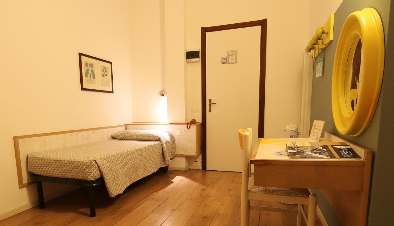 Hotel Giardino Брено Екстер'єр фото