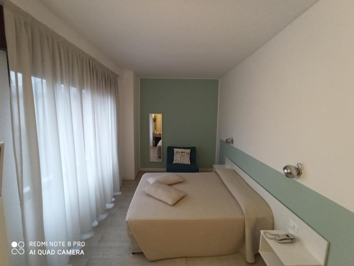Hotel Giardino Брено Екстер'єр фото