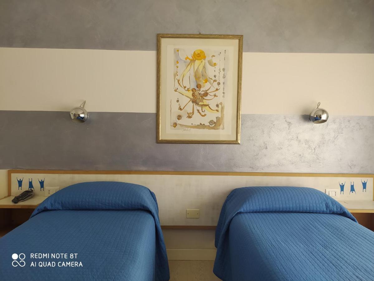 Hotel Giardino Брено Екстер'єр фото
