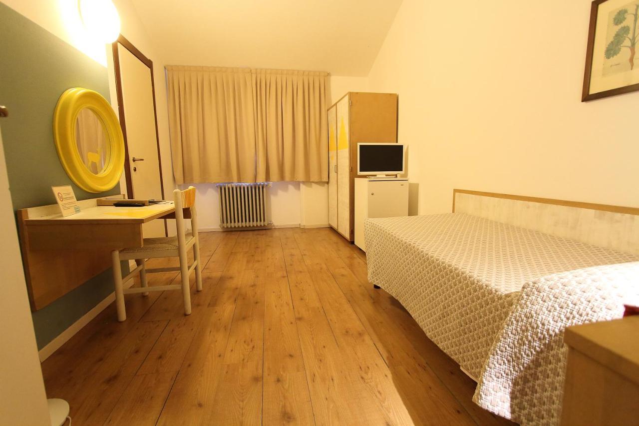 Hotel Giardino Брено Екстер'єр фото