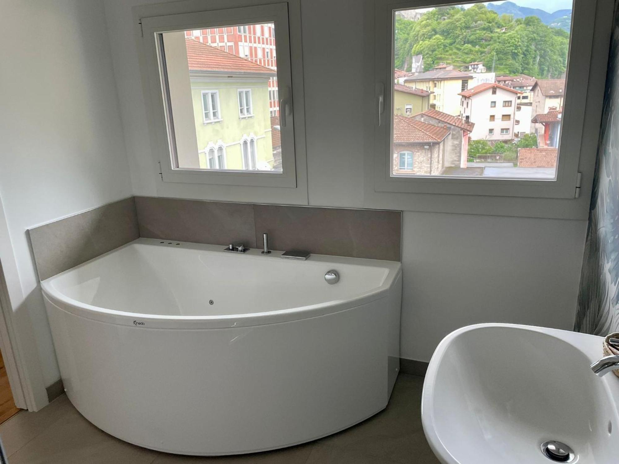 Hotel Giardino Брено Екстер'єр фото