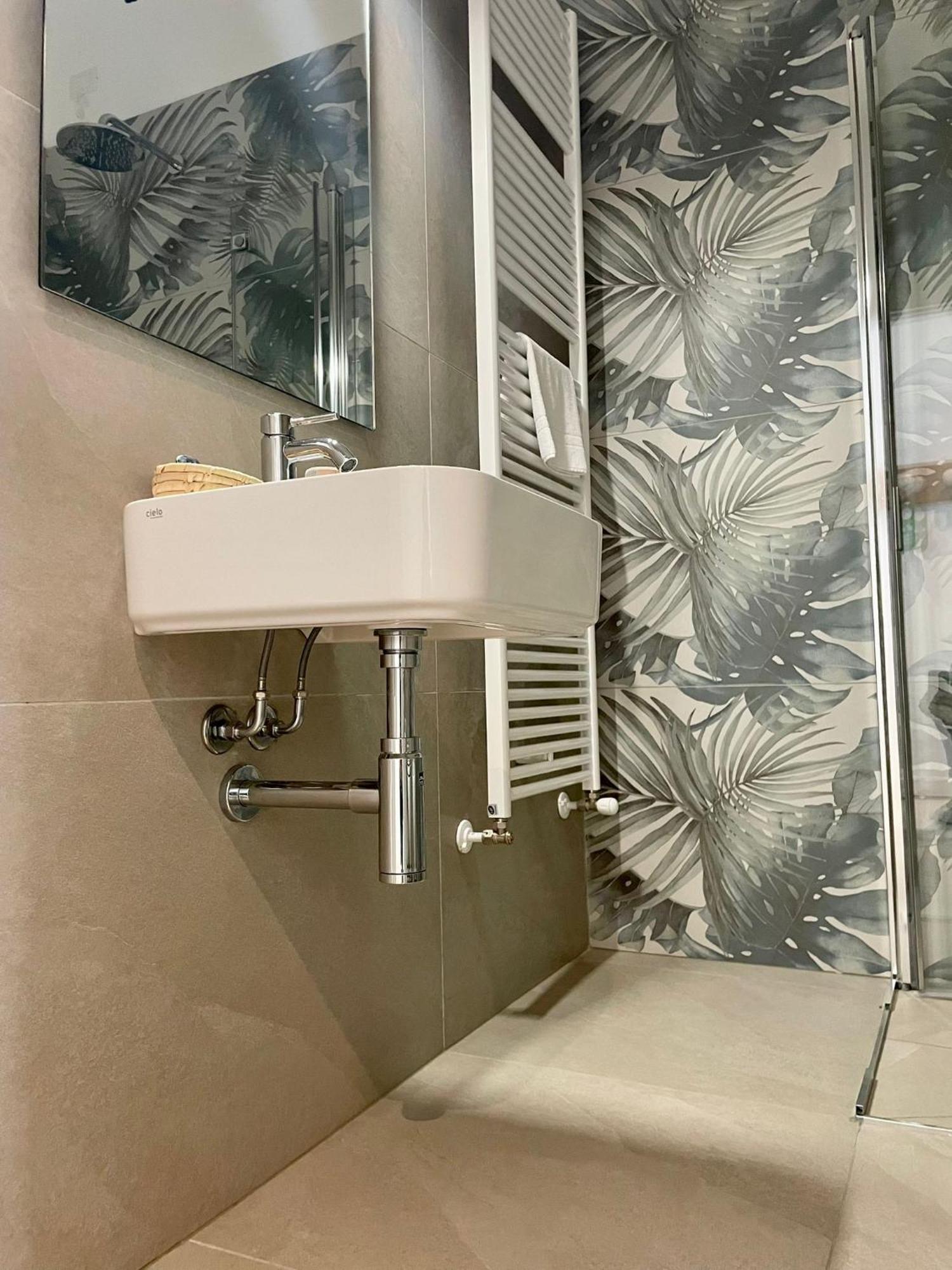 Hotel Giardino Брено Екстер'єр фото