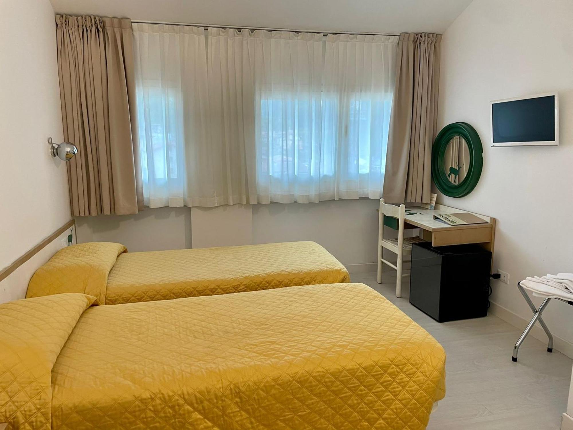 Hotel Giardino Брено Екстер'єр фото