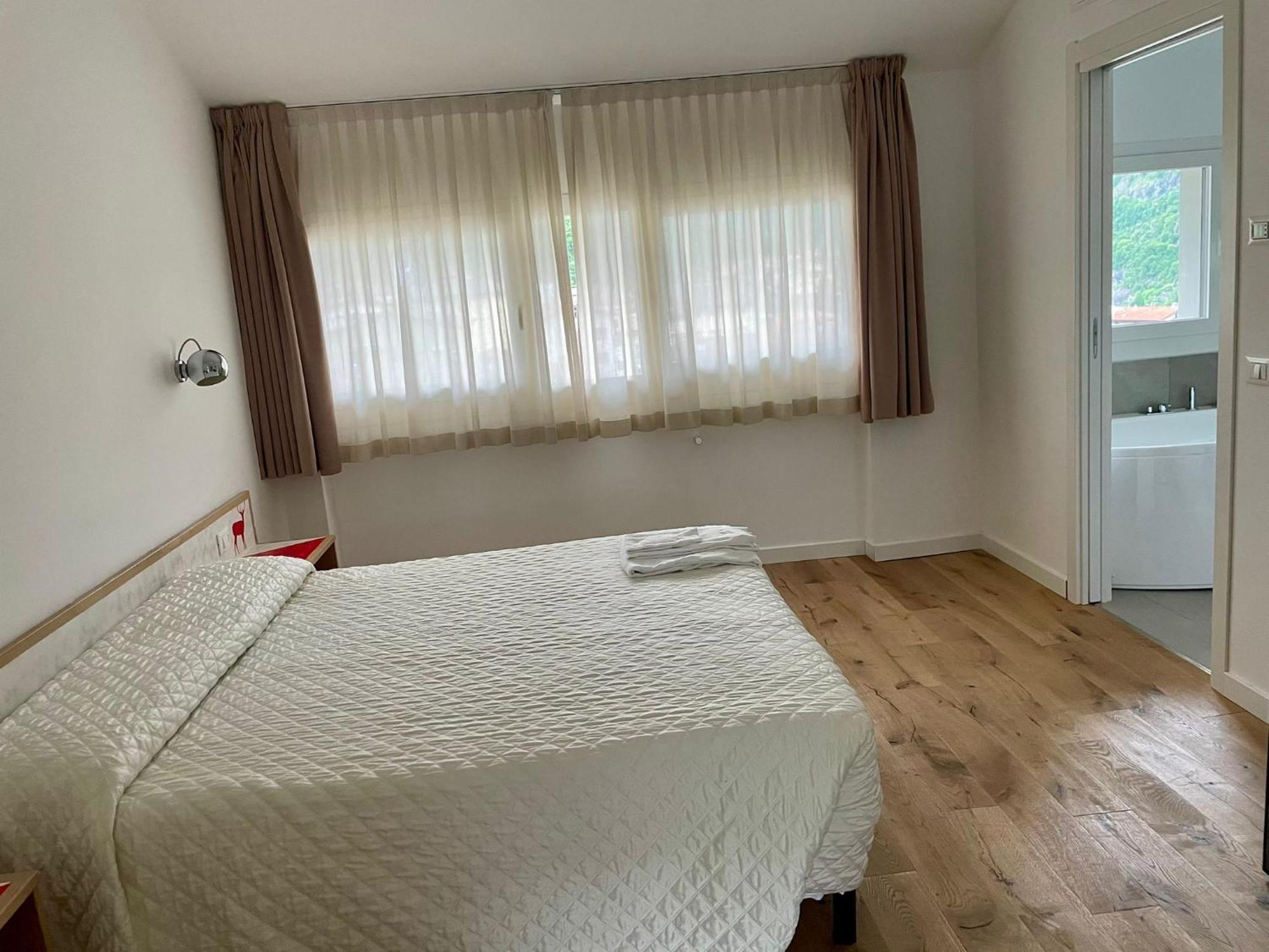 Hotel Giardino Брено Екстер'єр фото