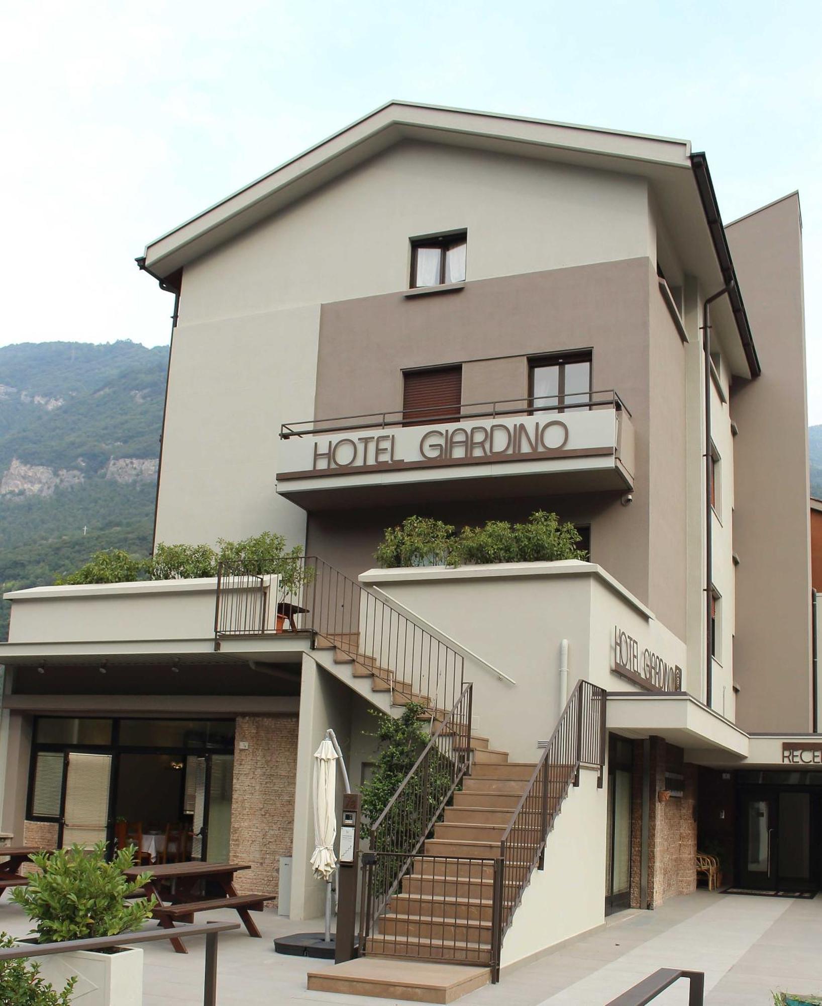 Hotel Giardino Брено Екстер'єр фото